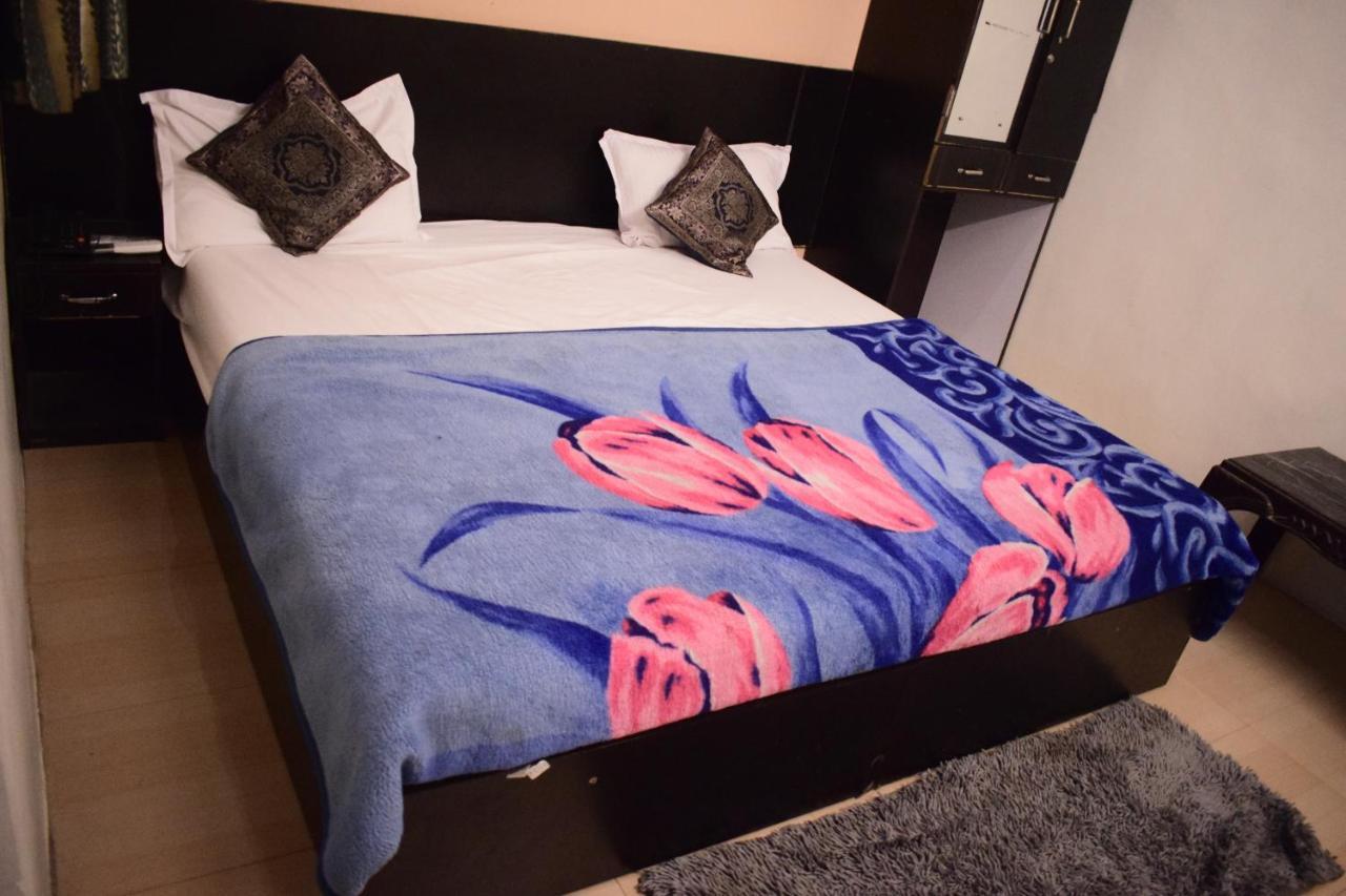Ds Residency Varanasi-Prime Location-Parking Екстер'єр фото