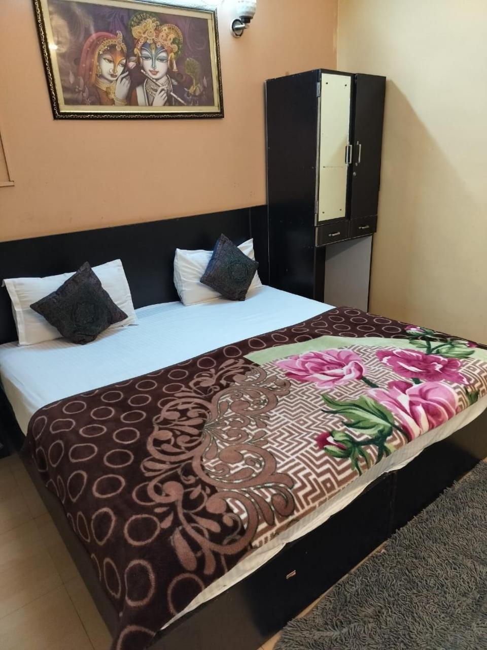 Ds Residency Varanasi-Prime Location-Parking Екстер'єр фото