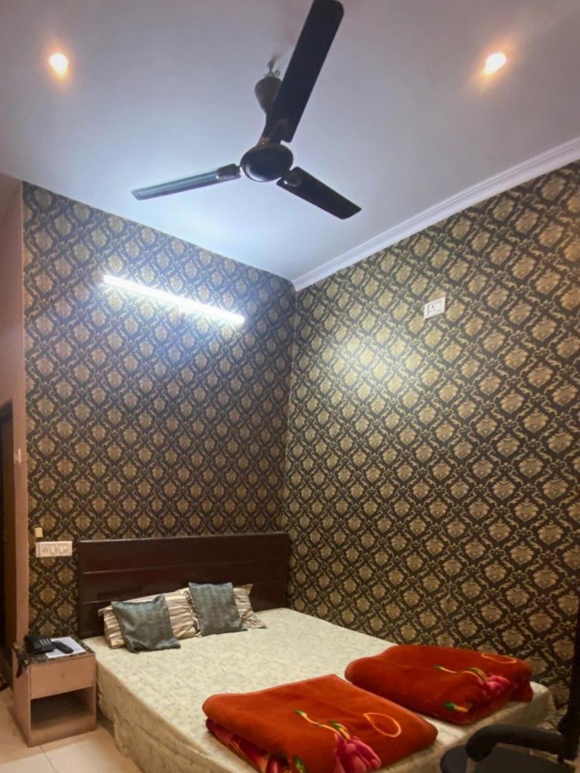 Ds Residency Varanasi-Prime Location-Parking Екстер'єр фото