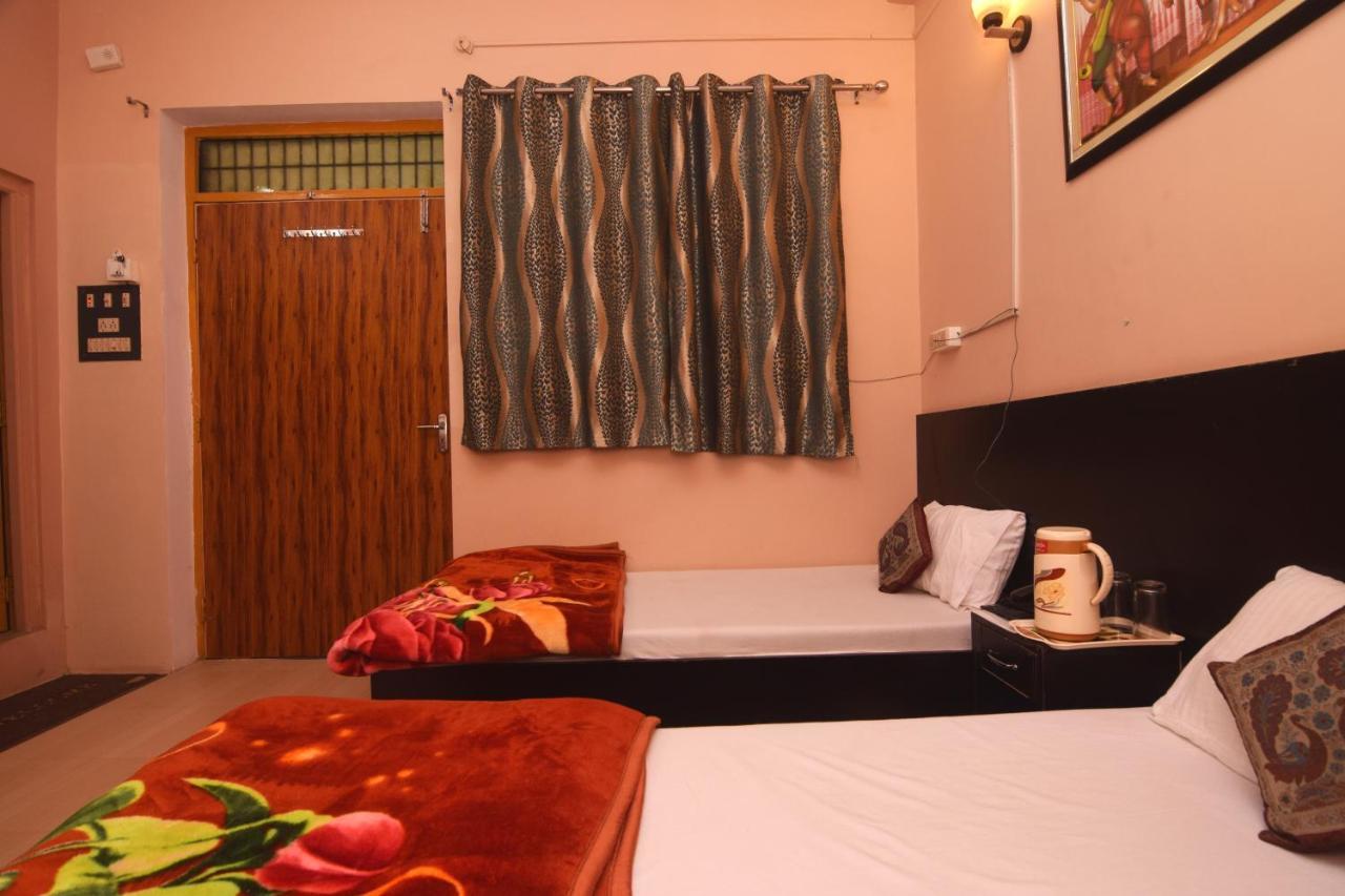Ds Residency Varanasi-Prime Location-Parking Екстер'єр фото